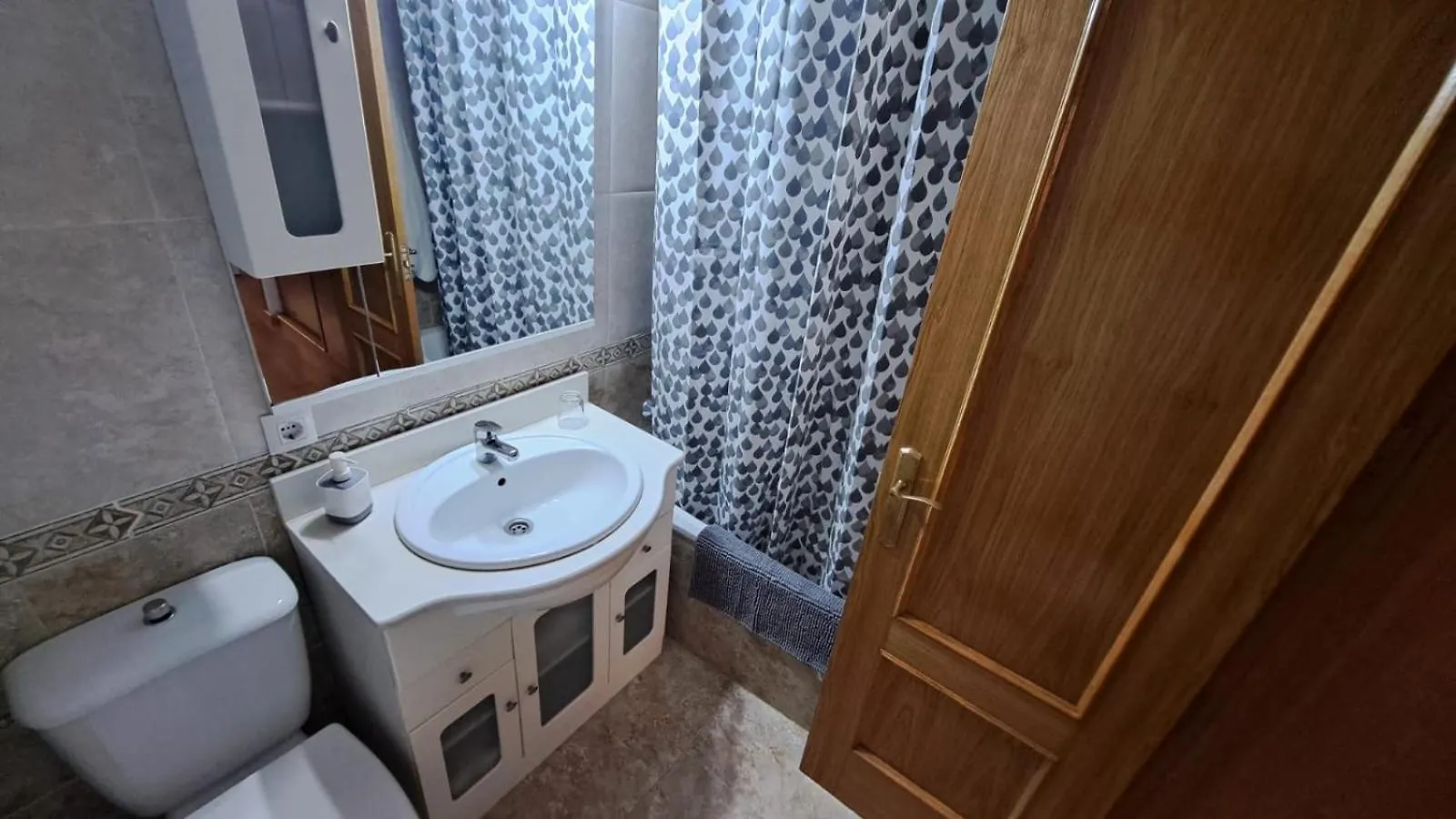 Apartamento Turistico La Clase La Zubia  Spain