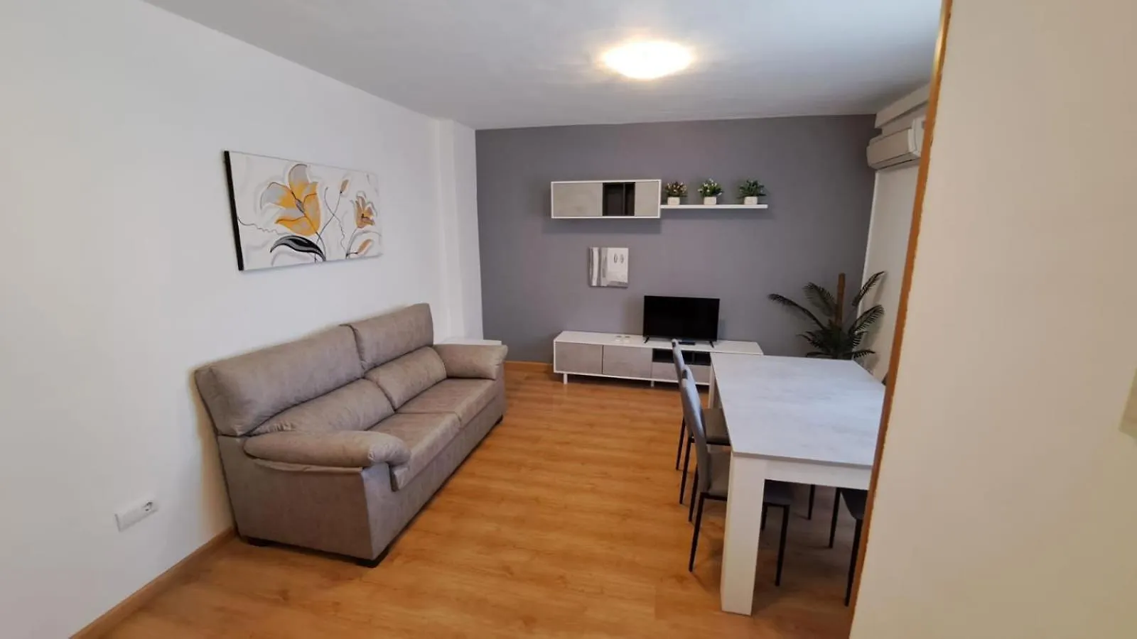 Apartamento Turistico La Clase La Zubia  La Zubia (Granada)
